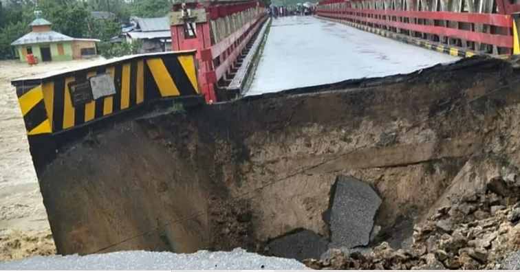 Banjir dan Longsor Terjang Sumatera Utara, 28 Orang Tewas, 8 Ribu Dievakuasi